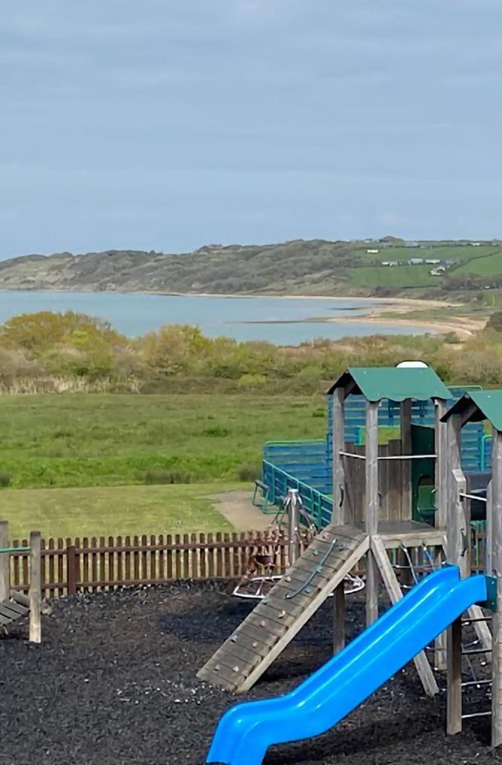 Cosy Holiday Home, Thorness Bay Porchfield  エクステリア 写真